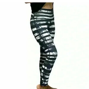 Lululemon Leaf Palm Print Black White Striped leggings high rise size 6